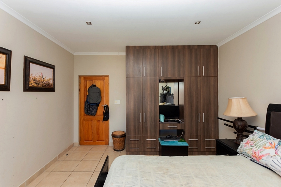 4 Bedroom Property for Sale in Myburgh Park Western Cape